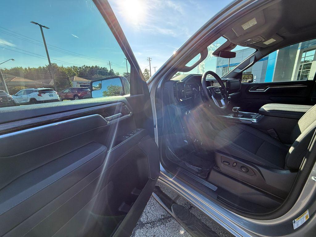 used 2023 GMC Sierra 1500 car, priced at $40,500