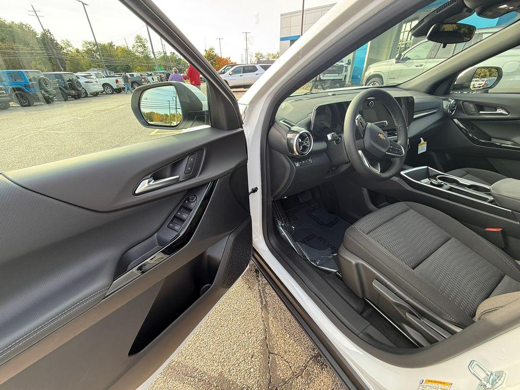 new 2026 Chevrolet Equinox car, priced at $32,820