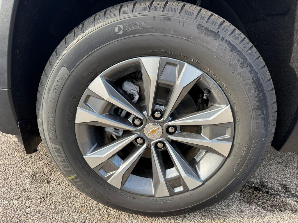 new 2026 Chevrolet Equinox car, priced at $32,820