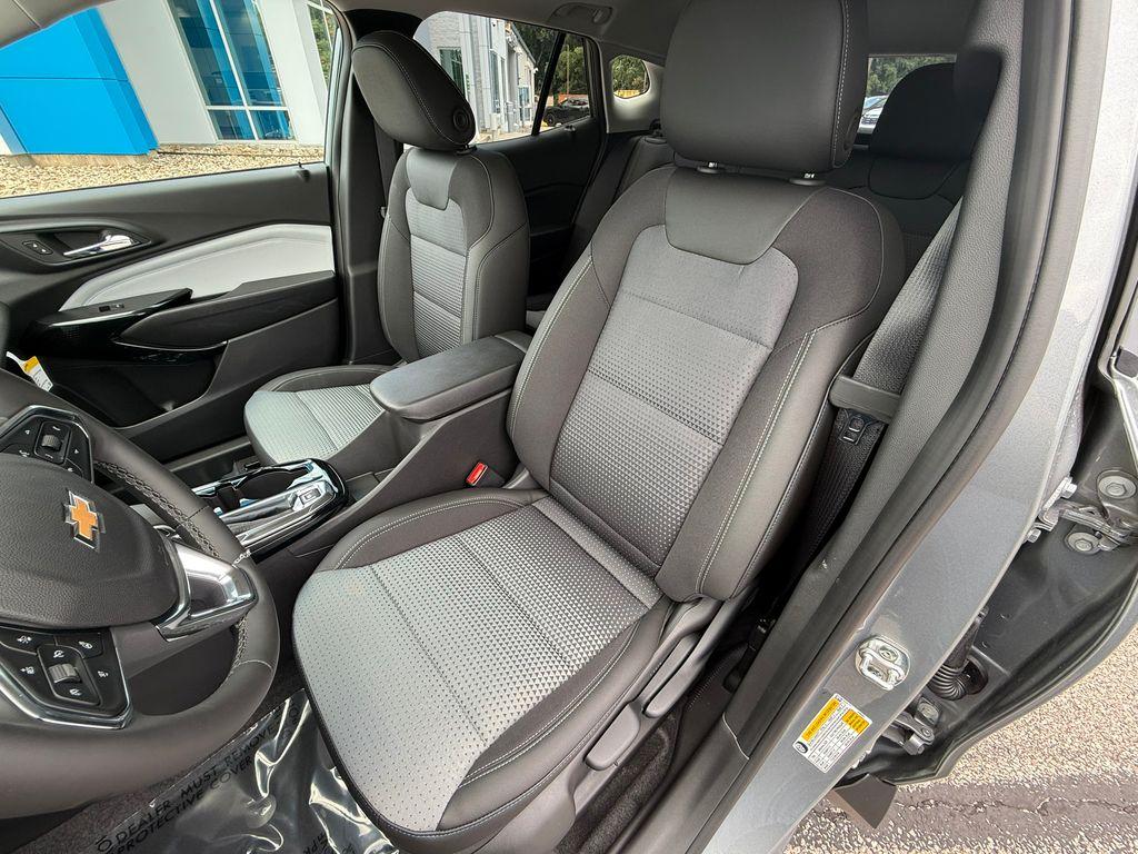 new 2025 Chevrolet Trax car, priced at $25,117