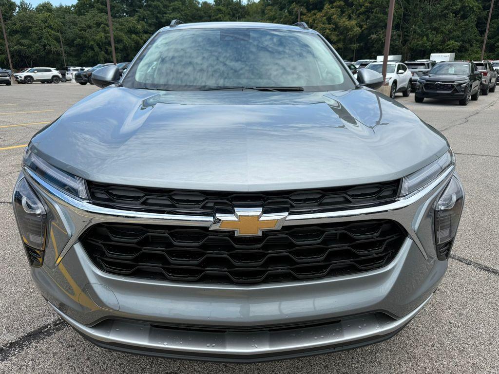 new 2025 Chevrolet Trax car, priced at $25,117