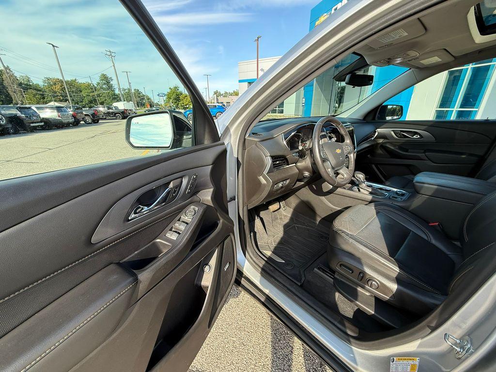 used 2021 Chevrolet Traverse car, priced at $27,795