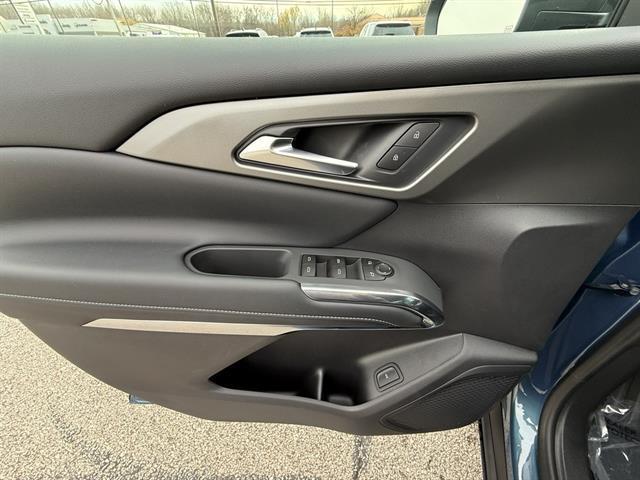 new 2026 Chevrolet Traverse car, priced at $42,030