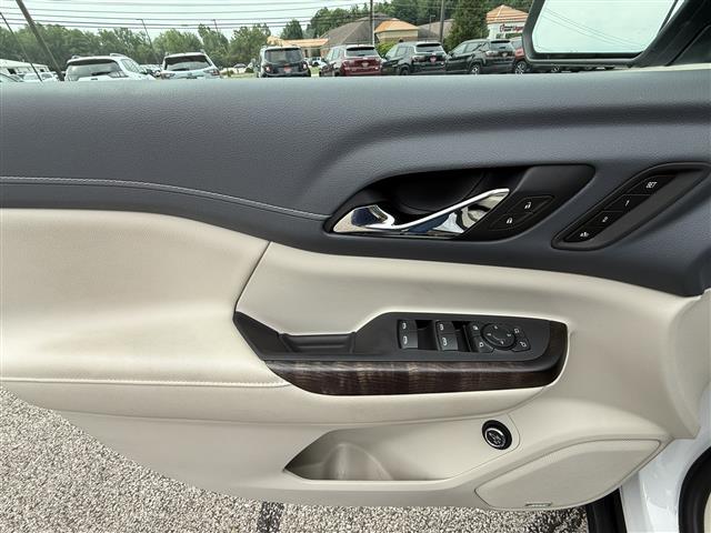 used 2021 GMC Acadia car, priced at $32,125