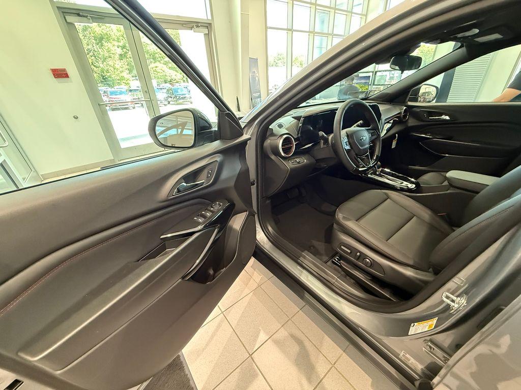 new 2025 Chevrolet Trax car, priced at $26,242