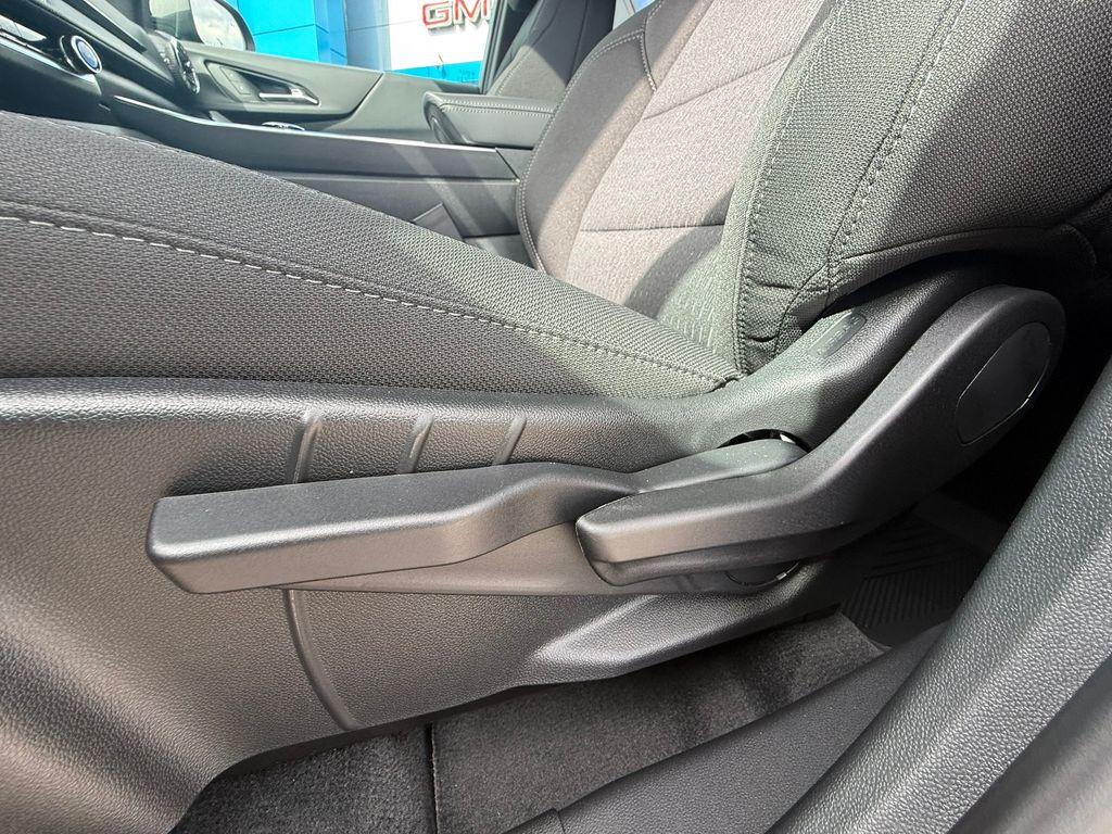 new 2026 Chevrolet Equinox car, priced at $31,999