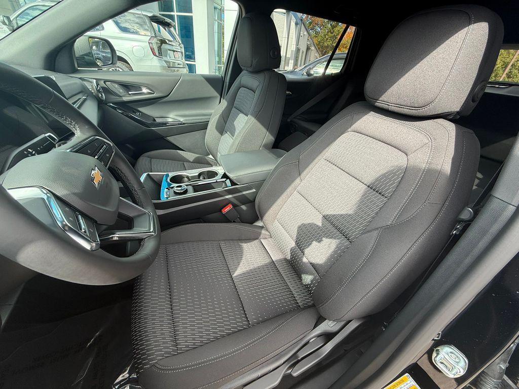new 2026 Chevrolet Equinox car, priced at $31,999