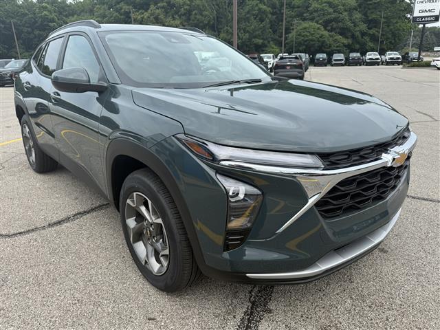 new 2025 Chevrolet Trax car, priced at $24,285