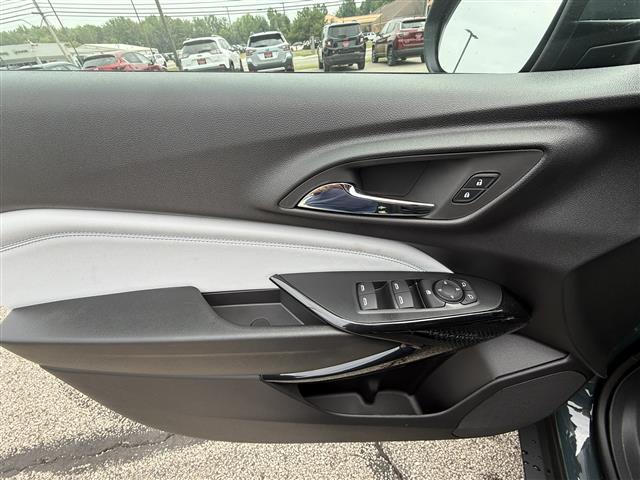 new 2025 Chevrolet Trax car, priced at $24,285