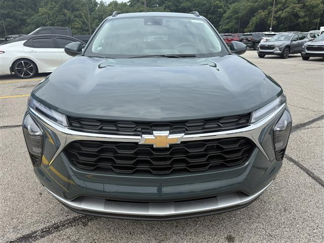new 2025 Chevrolet Trax car, priced at $24,285