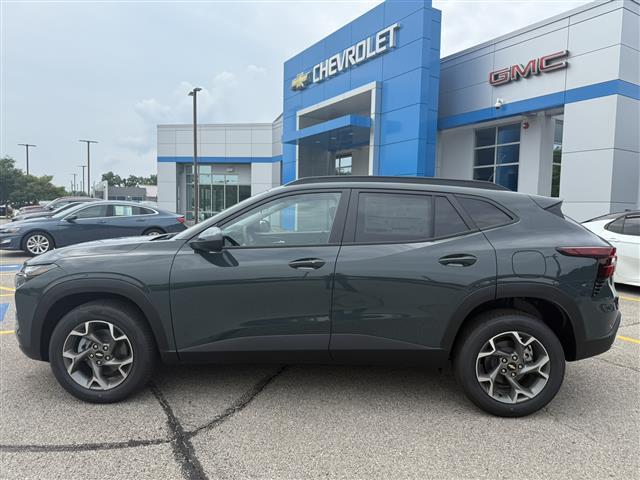 new 2025 Chevrolet Trax car, priced at $24,285