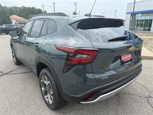 new 2025 Chevrolet Trax car, priced at $24,285