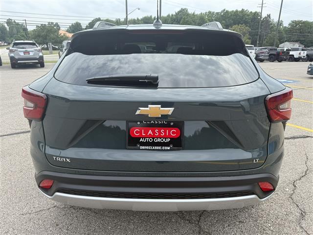 new 2025 Chevrolet Trax car, priced at $24,285