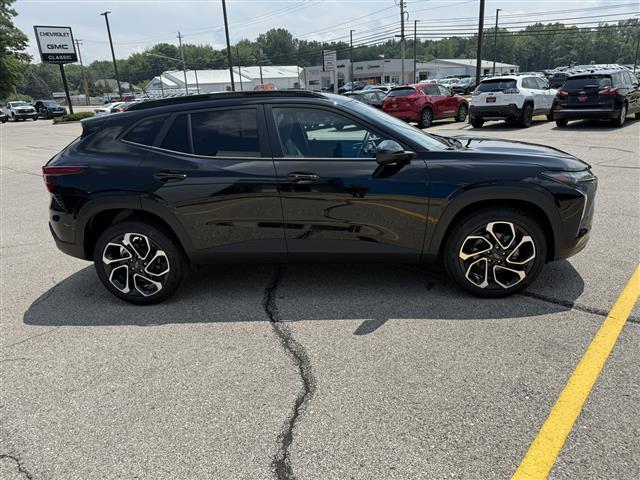 new 2025 Chevrolet Trax car, priced at $26,335