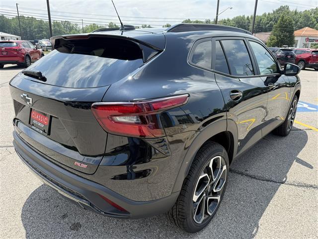 new 2025 Chevrolet Trax car, priced at $26,335