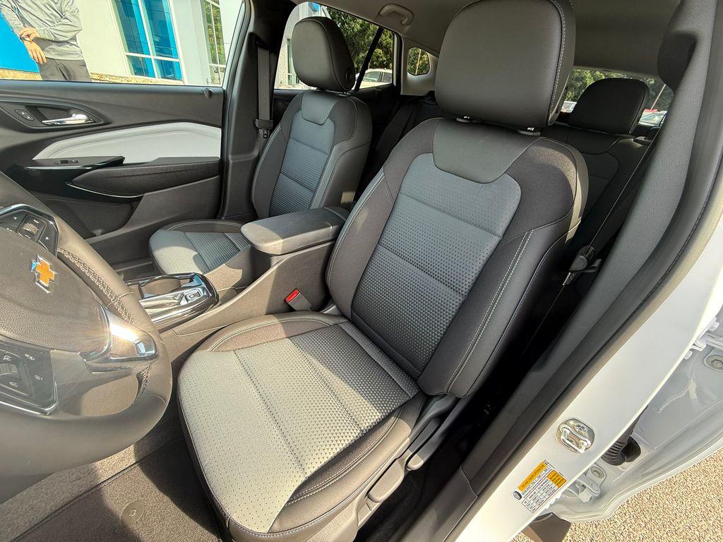 new 2025 Chevrolet Trax car, priced at $25,024
