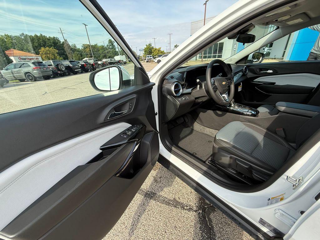 new 2025 Chevrolet Trax car, priced at $25,024
