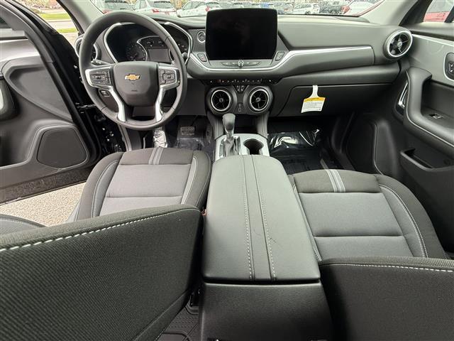 new 2025 Chevrolet Blazer car, priced at $37,853