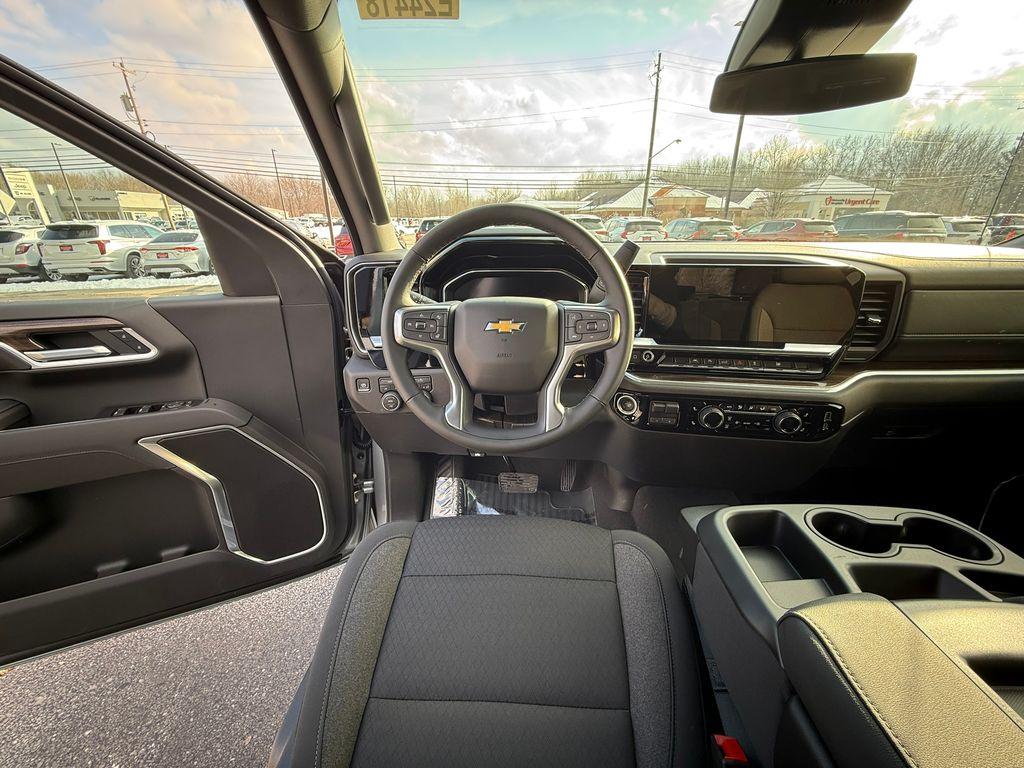 new 2025 Chevrolet Silverado 1500 car, priced at $46,715