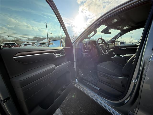 new 2025 Chevrolet Silverado 1500 car, priced at $46,715