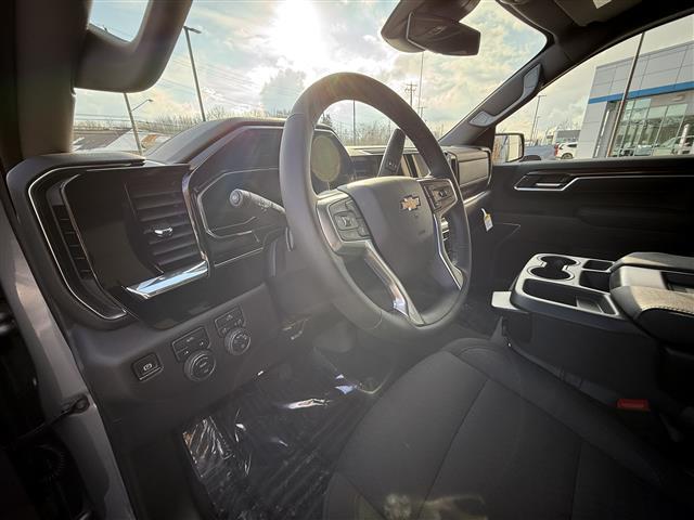 new 2025 Chevrolet Silverado 1500 car, priced at $46,715