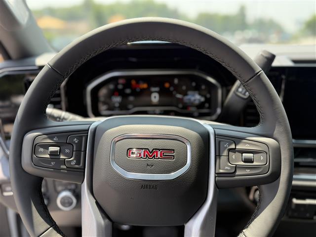 new 2025 GMC Sierra 1500 car, priced at $48,733