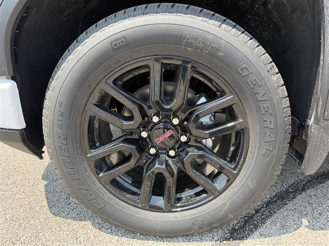 new 2025 GMC Sierra 1500 car, priced at $48,733