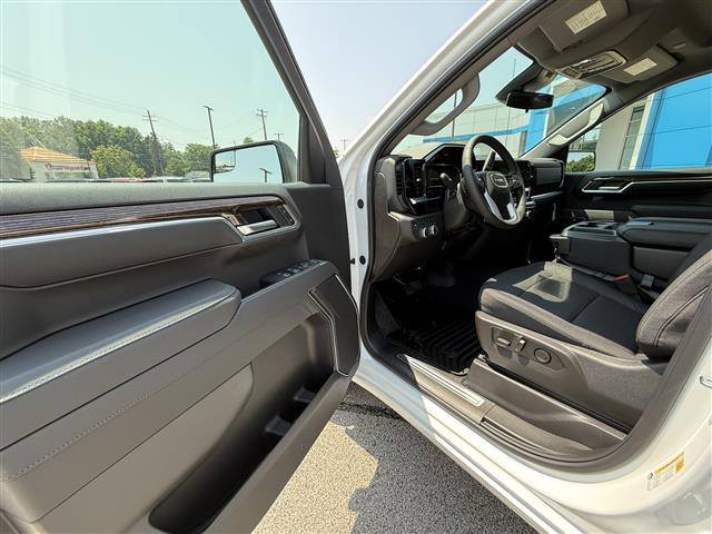 new 2025 GMC Sierra 1500 car, priced at $48,733