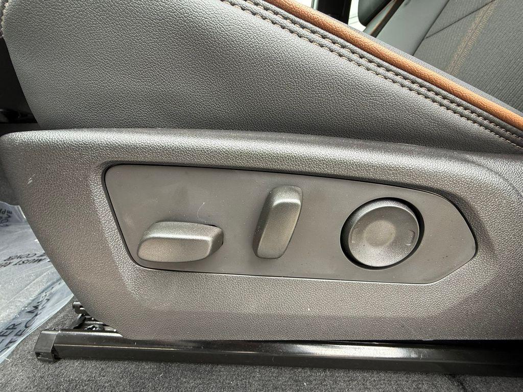 new 2025 GMC Canyon car, priced at $49,919