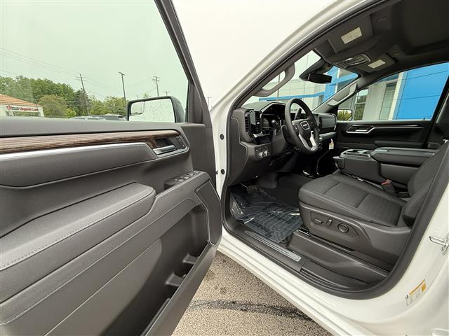 new 2025 GMC Sierra 1500 car, priced at $51,679