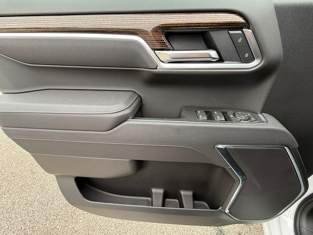 new 2025 GMC Sierra 1500 car, priced at $51,179