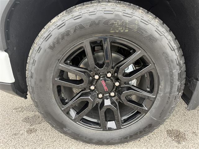 new 2025 GMC Sierra 1500 car, priced at $51,679