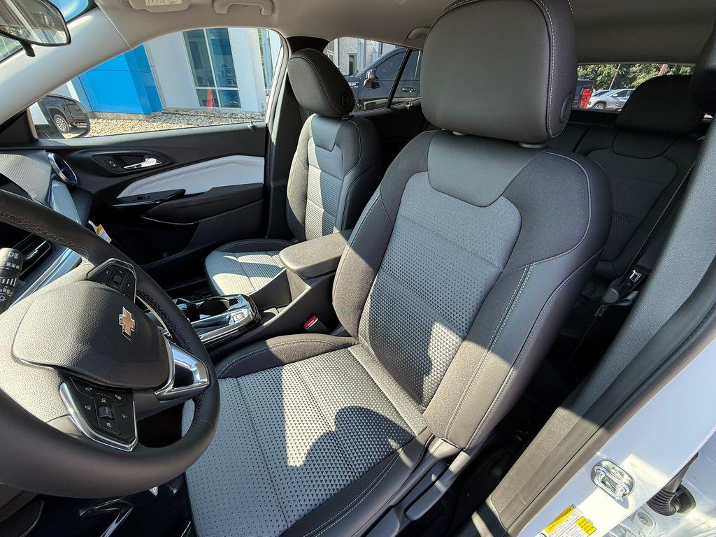 new 2025 Chevrolet Trax car, priced at $24,285