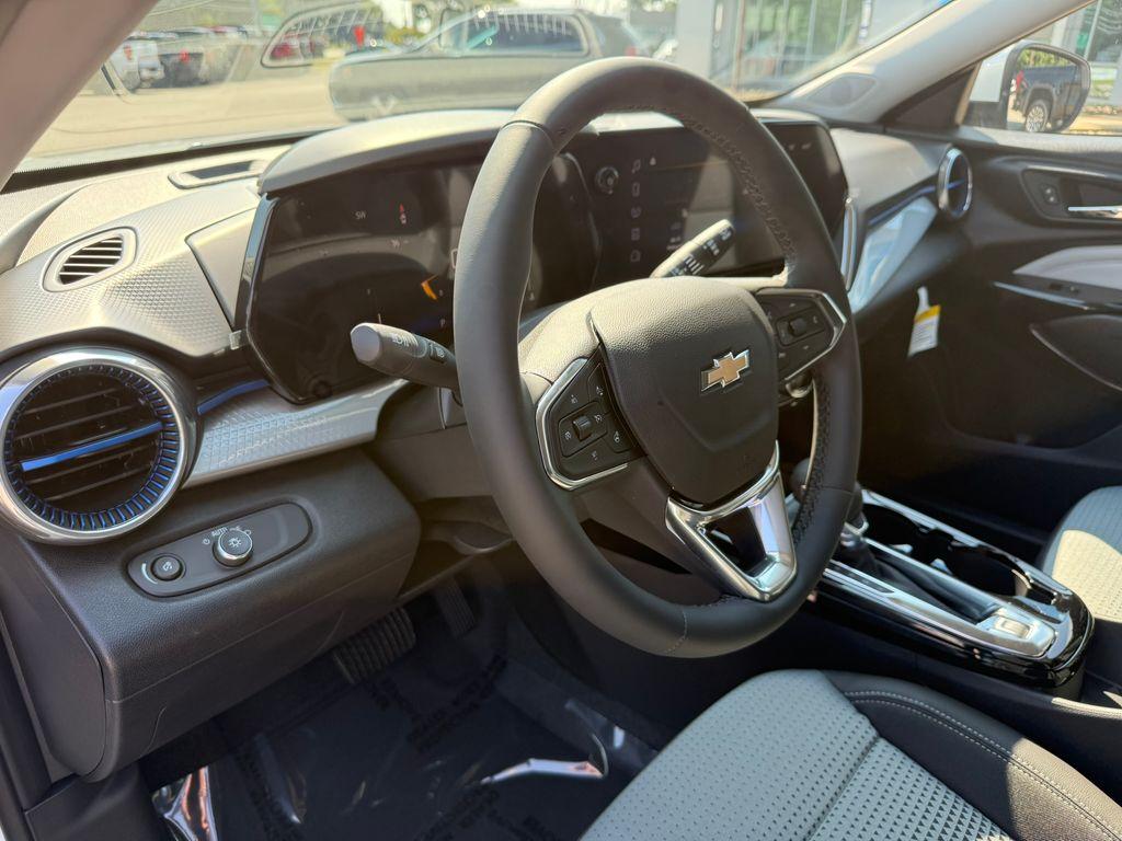 new 2025 Chevrolet Trax car, priced at $24,285