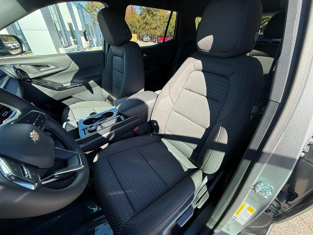new 2026 Chevrolet Equinox car, priced at $31,999