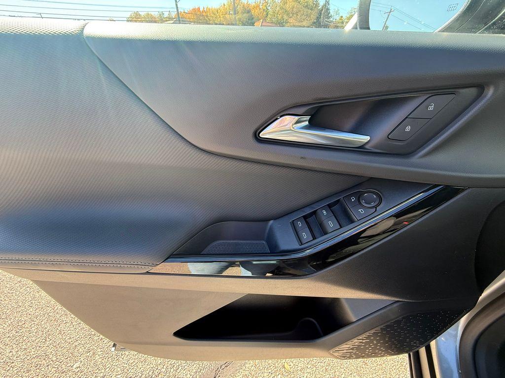 new 2026 Chevrolet Equinox car, priced at $31,999