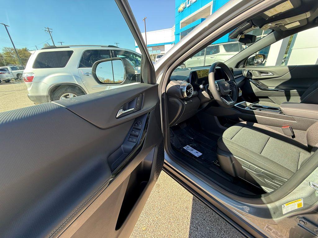 new 2026 Chevrolet Equinox car, priced at $31,999