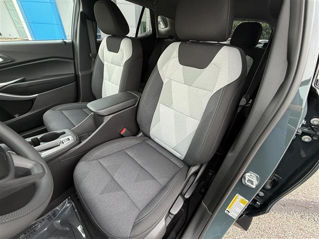 new 2025 Chevrolet Trax car, priced at $23,106