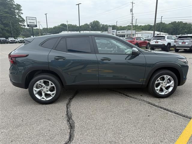new 2025 Chevrolet Trax car, priced at $23,106