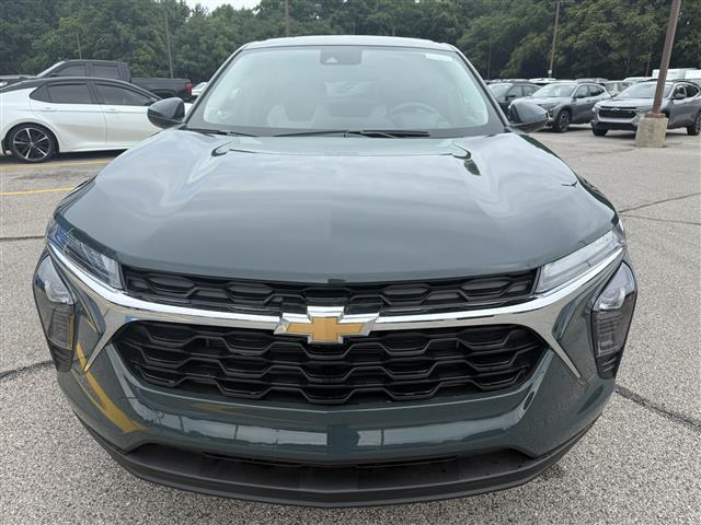 new 2025 Chevrolet Trax car, priced at $23,106