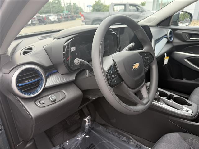 new 2025 Chevrolet Trax car, priced at $23,106