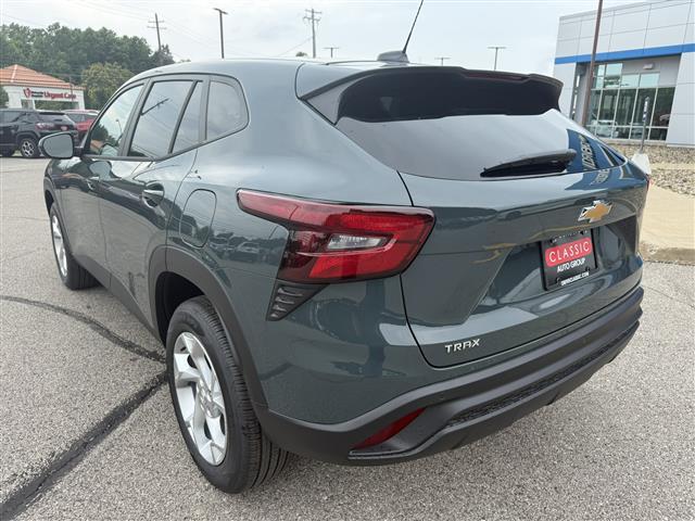 new 2025 Chevrolet Trax car, priced at $23,106