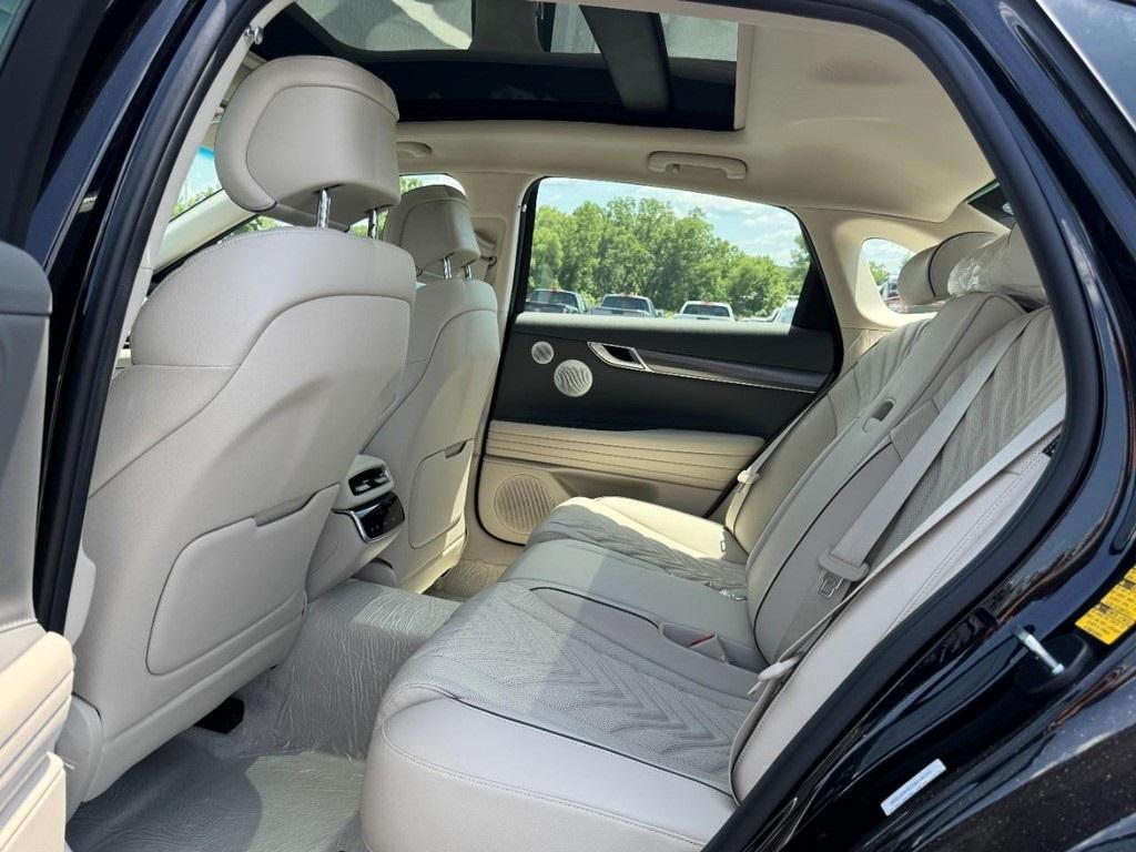 new 2025 Genesis G80 car, priced at $70,555