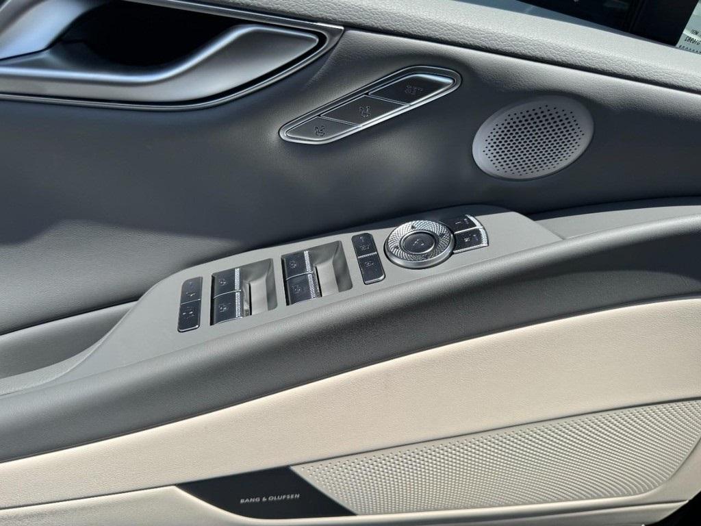 new 2025 Genesis G80 car, priced at $70,555