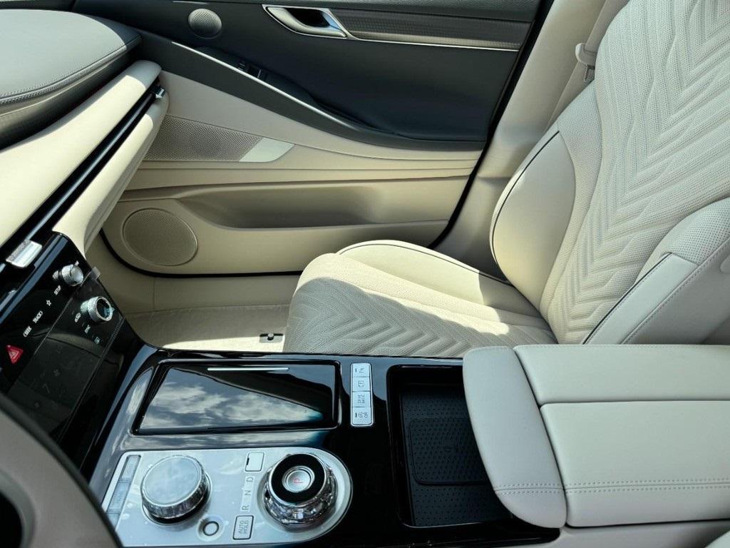 new 2025 Genesis G80 car, priced at $70,555