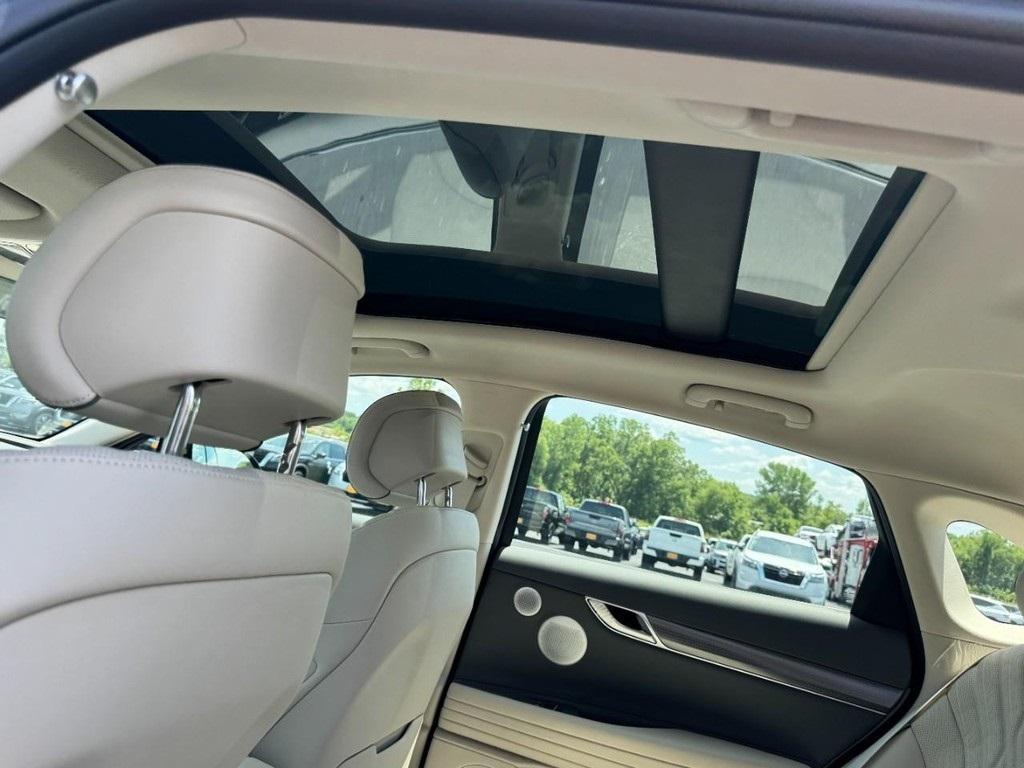 new 2025 Genesis G80 car, priced at $70,555