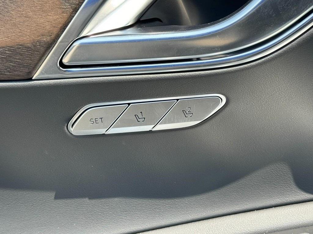 new 2025 Genesis GV80 car, priced at $77,084