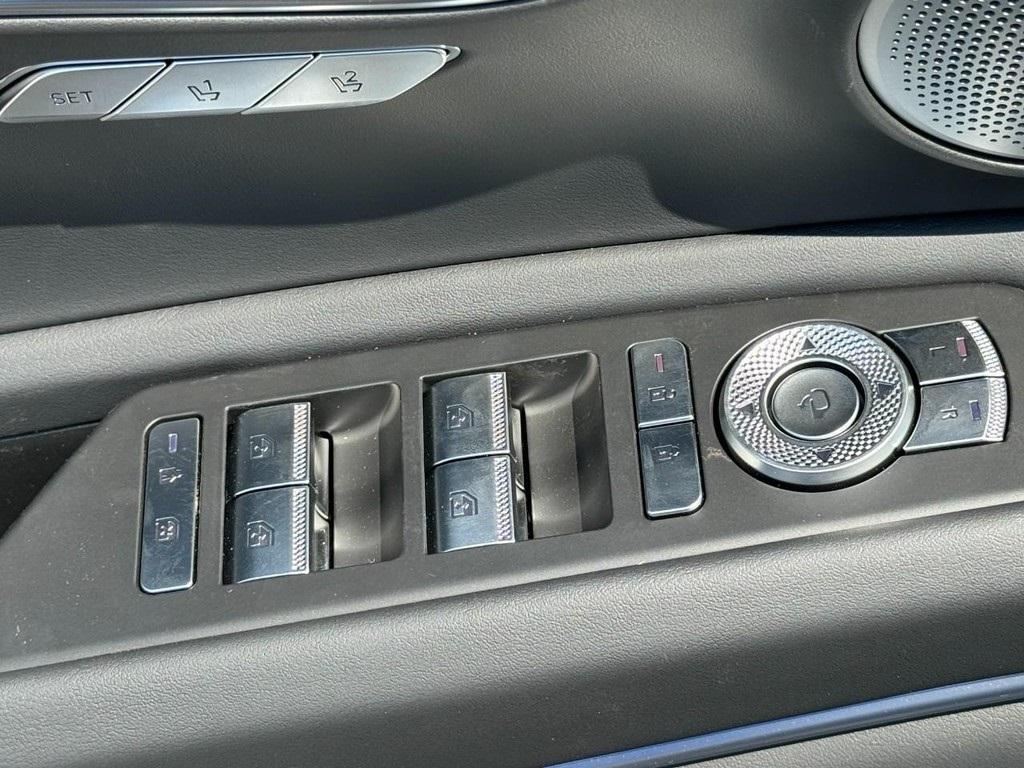new 2025 Genesis GV80 car, priced at $77,084