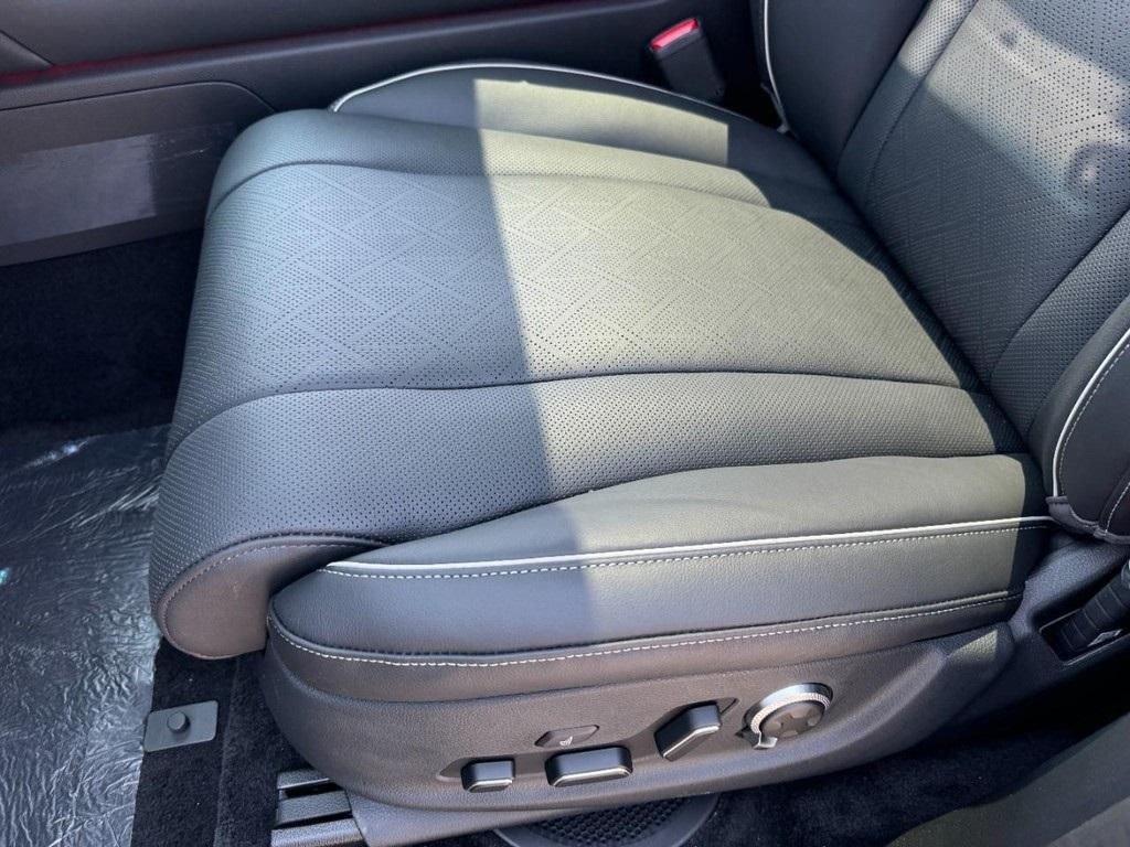 new 2025 Genesis GV80 car, priced at $77,084