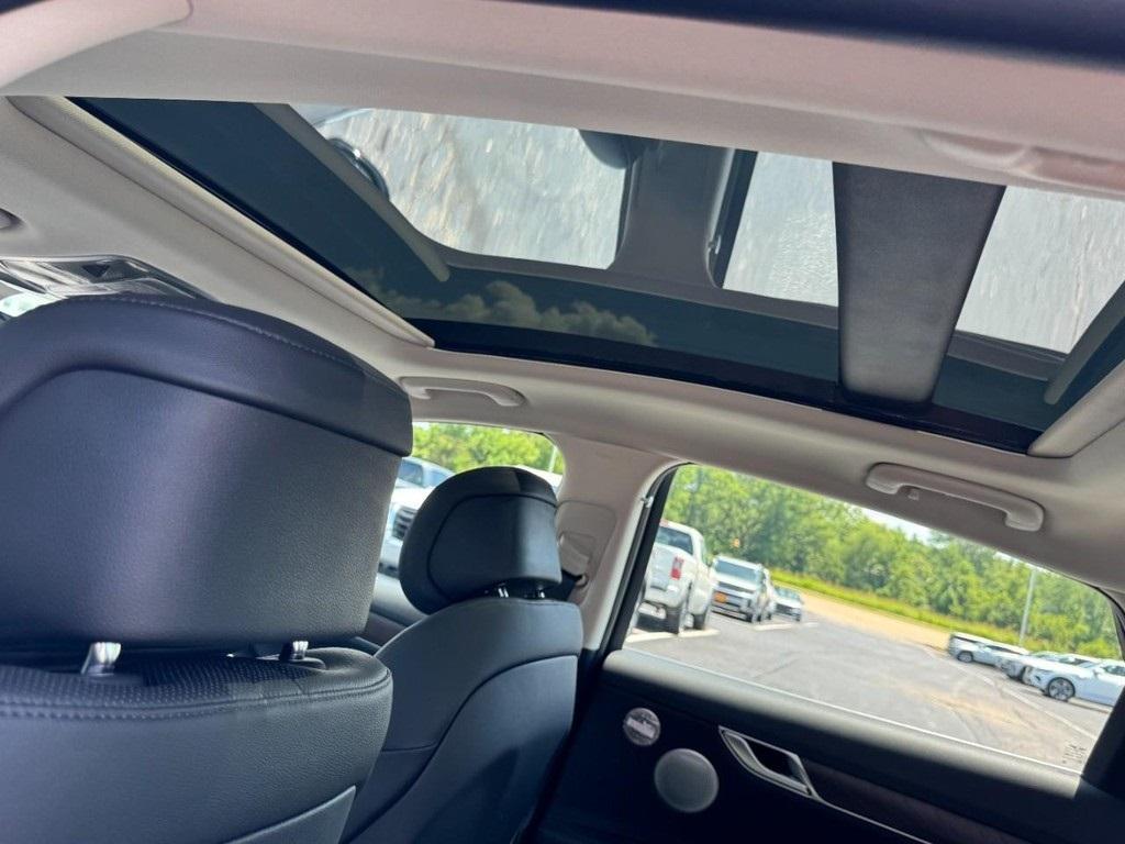 new 2025 Genesis G80 car, priced at $64,075